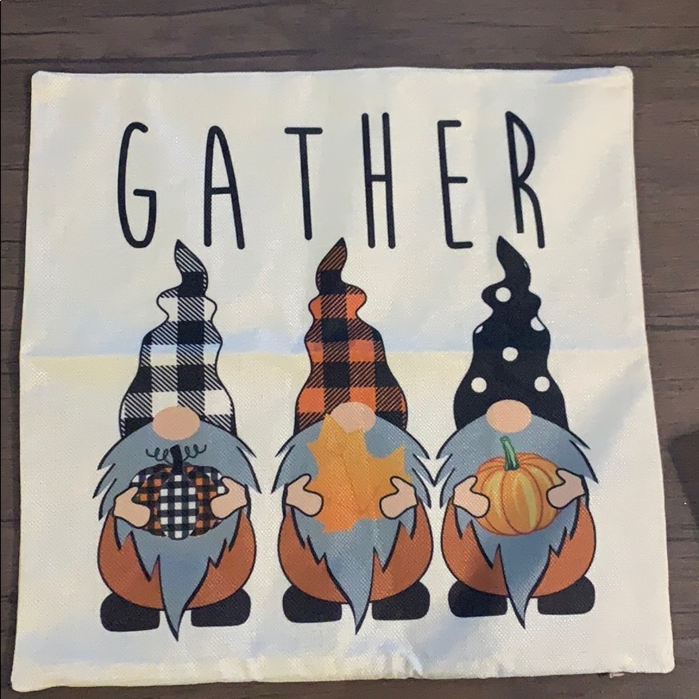 Set of 2 unused thanksgiving decor pillow cases.